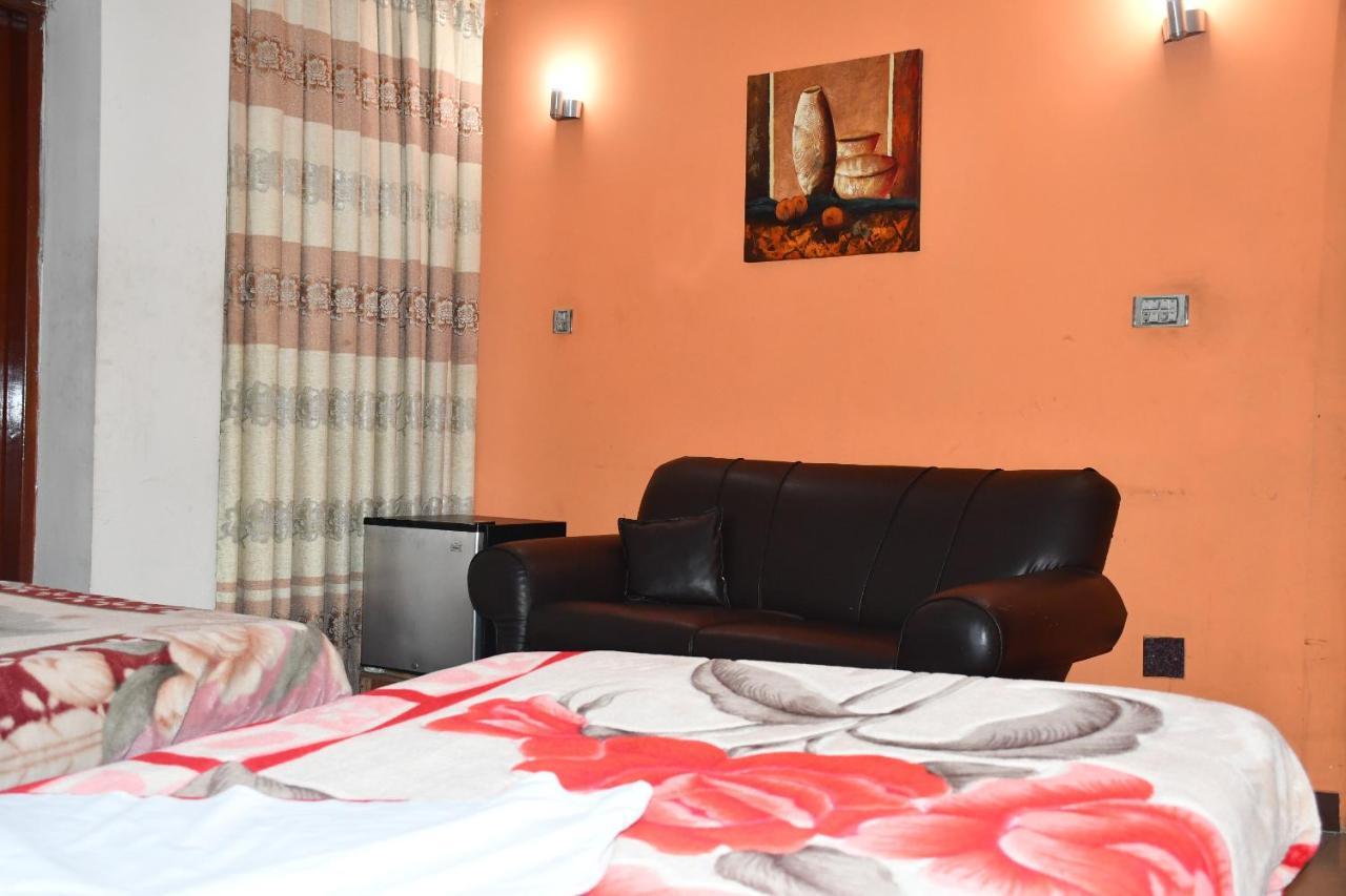 Mir Continental Hotel Muzaffarabad Exterior foto